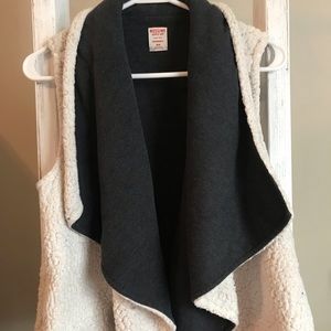 White/grey reversible sweater vest